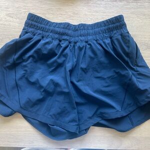 Track that mid rise short